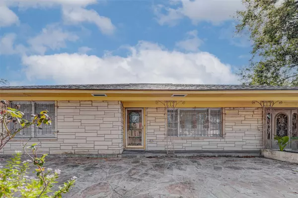 Baytown, TX 77520,101 Live Oak ST