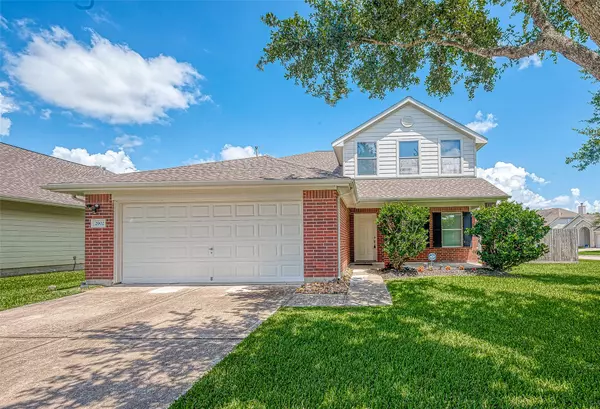 2902 Meridian Bay LN, Dickinson, TX 77539