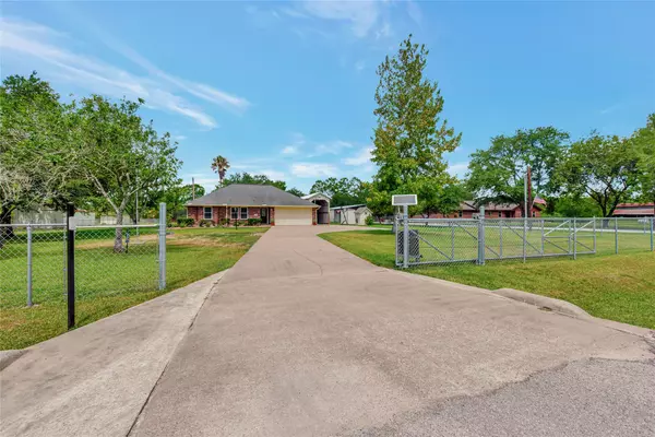 Santa Fe, TX 77510,7238 Avenue L