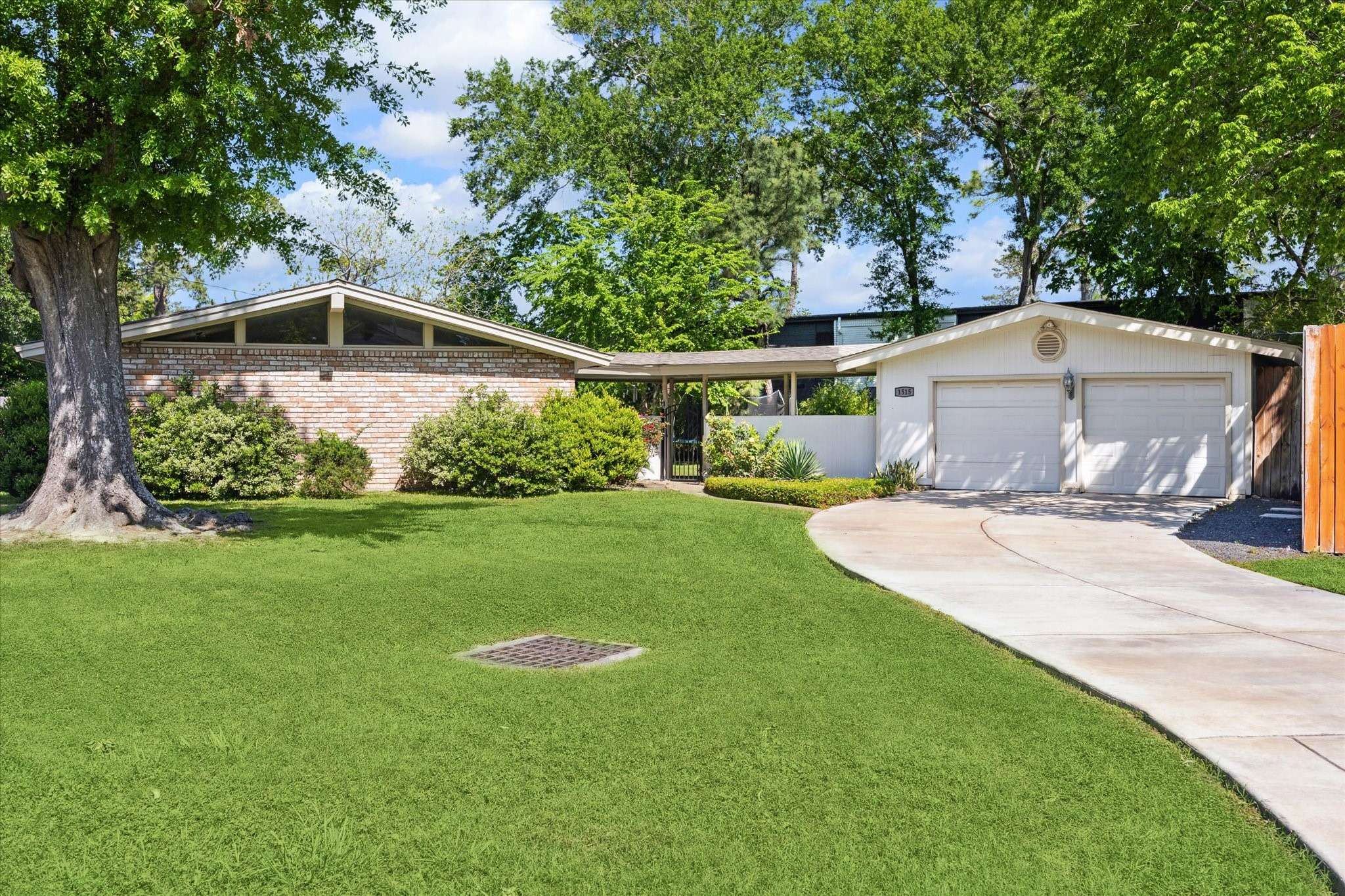 1515 Durango DR, Houston, TX 77055