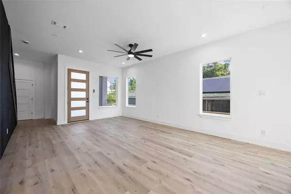 Houston, TX 77026,2208 Bleker ST