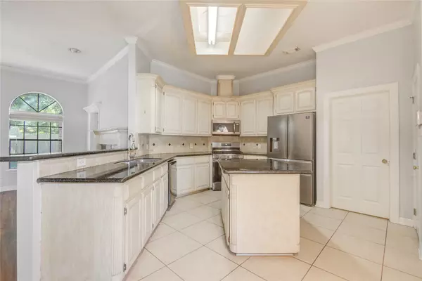 Lake Jackson, TX 77566,208 Balsam ST