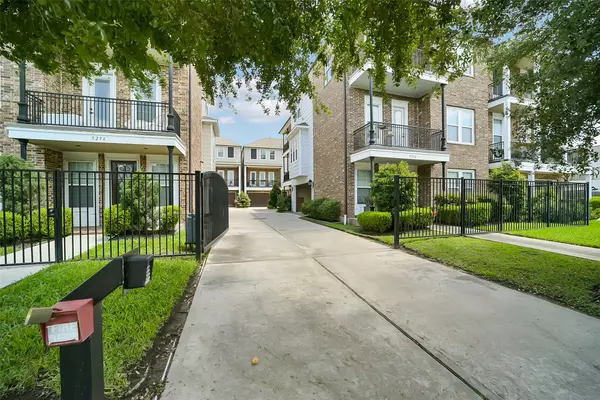 925 W 19th ST #B, Houston, TX 77008