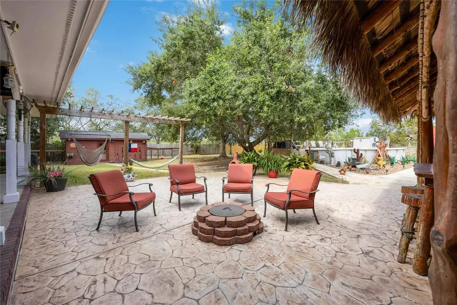 1290 County Road 145, Alvin, TX 77511