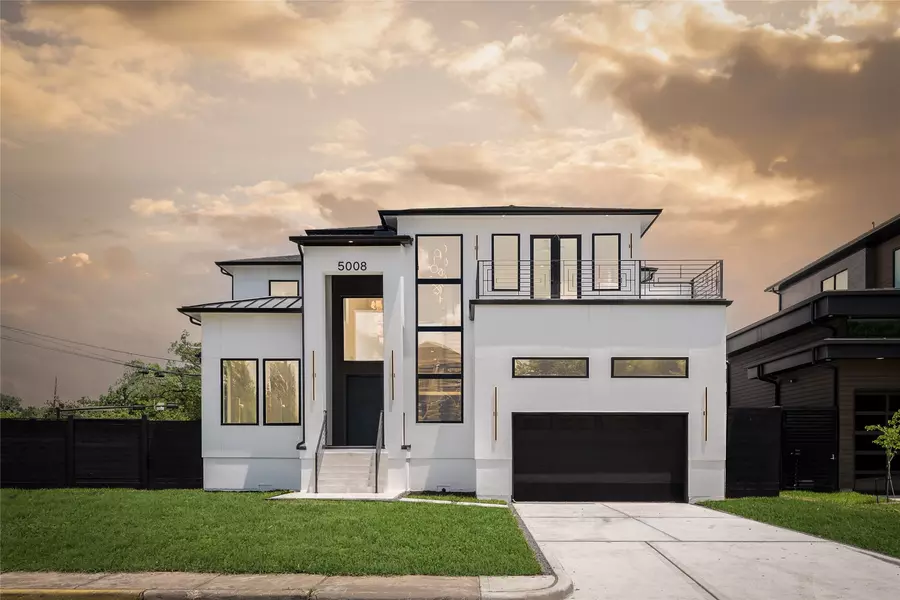 5008 Holt ST, Bellaire, TX 77401