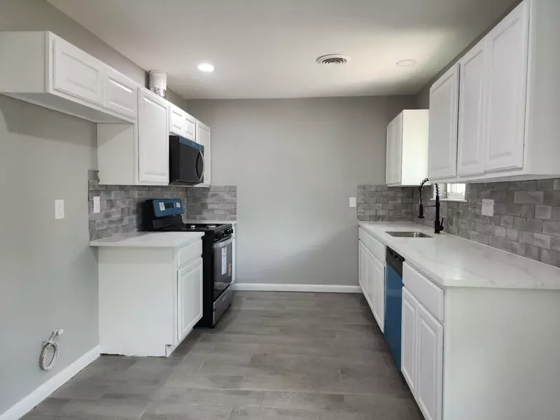 5914 Newquay ST, Houston, TX 77085