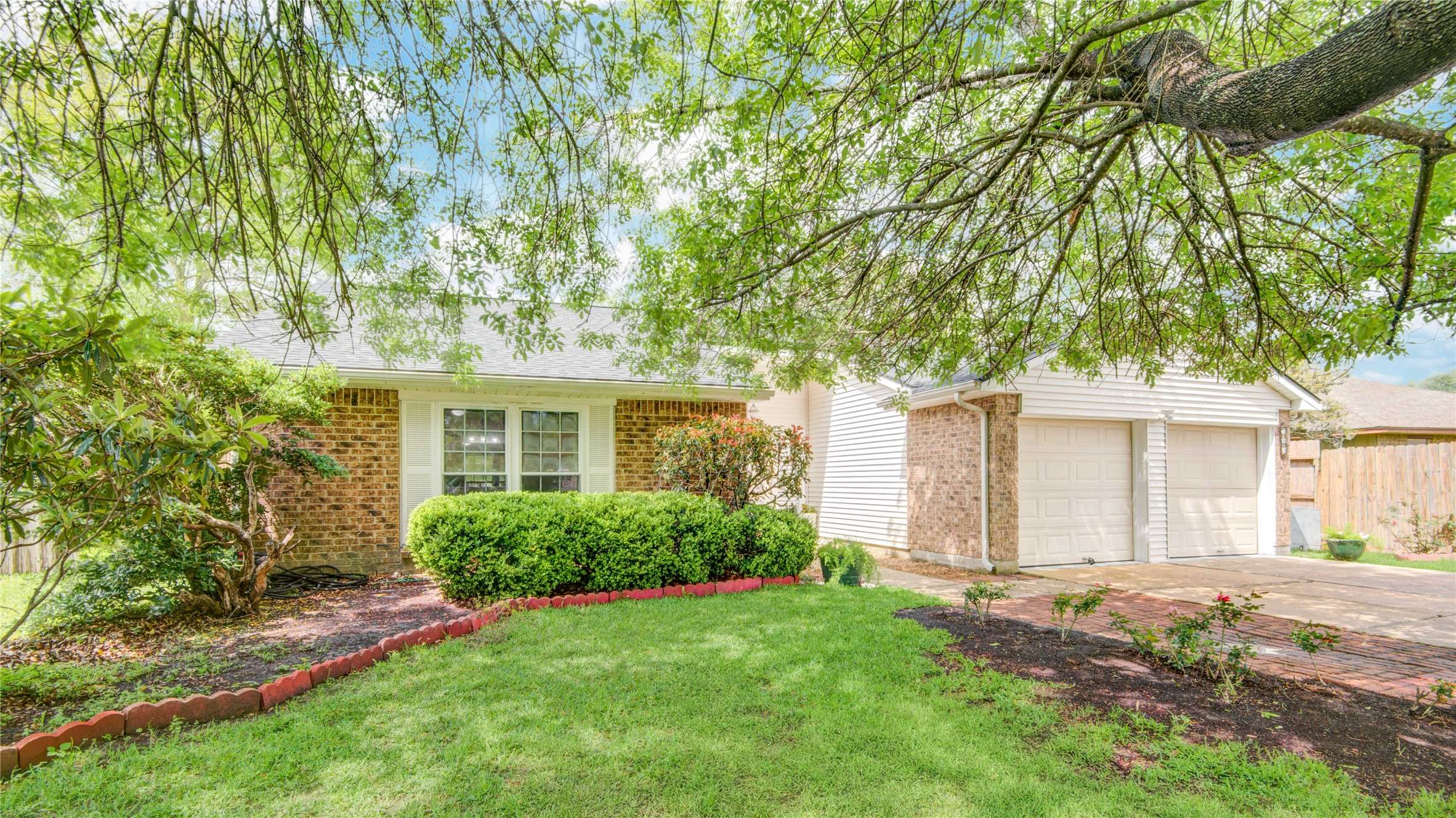 League City, TX 77573,303 Forest Hills DR