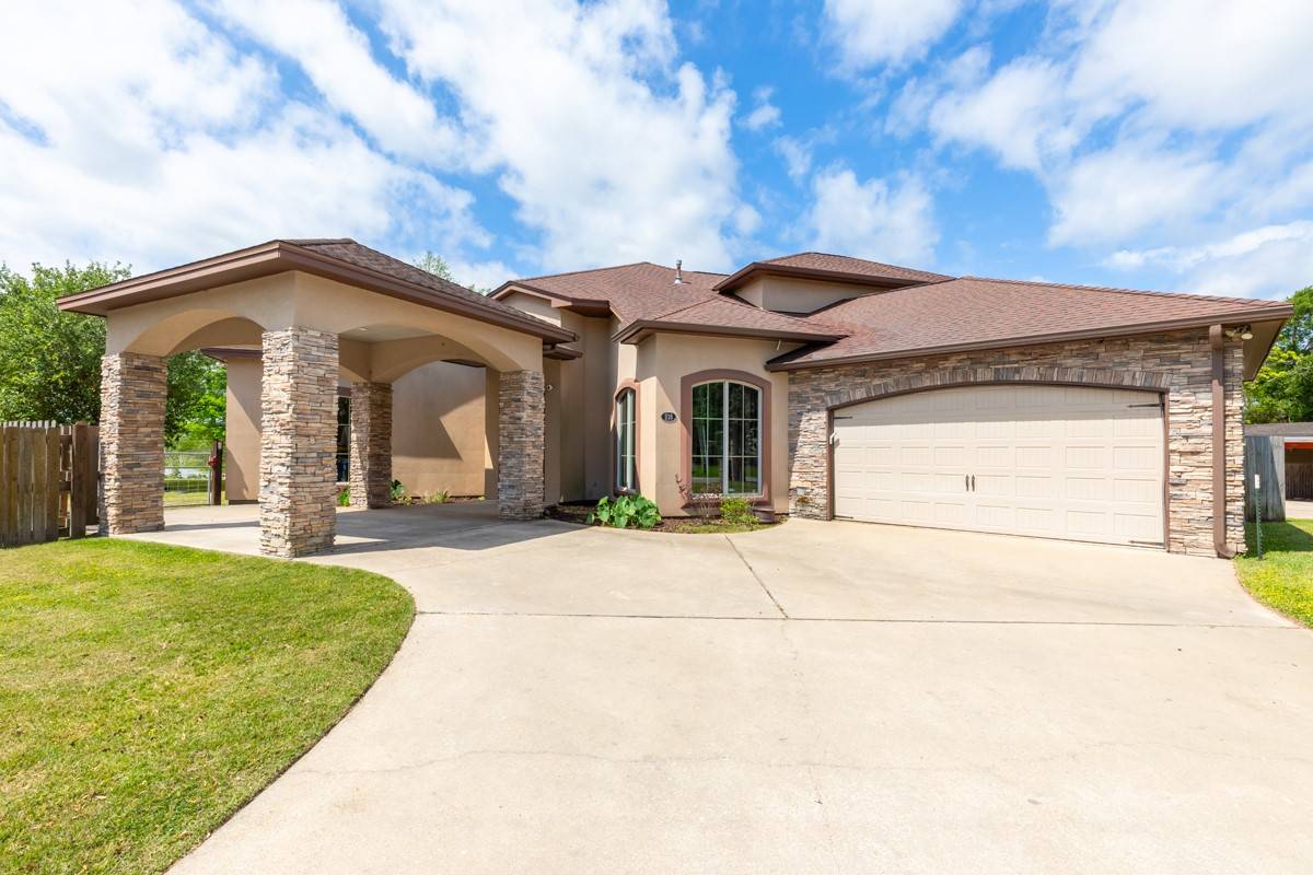 216 Berwick DR, Bridge City, TX 77611