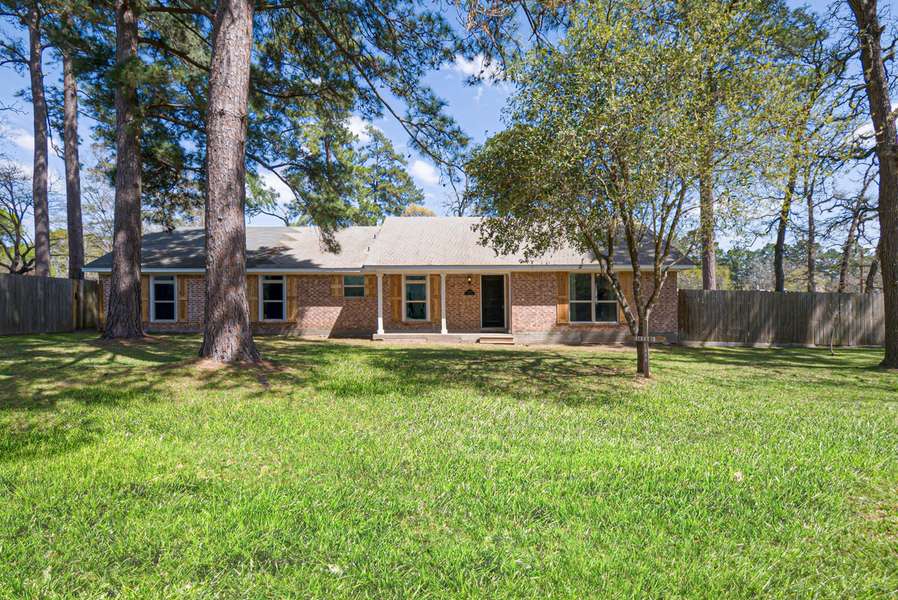 19331 E Lakeshore Drive DR, Magnolia, TX 77355