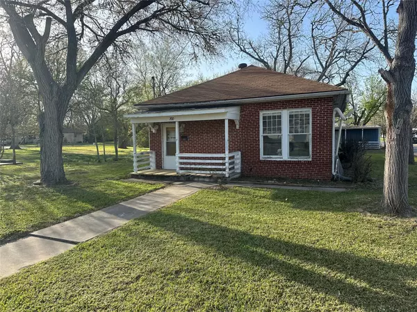 700 E 5th ST, Hallettsville, TX 77964