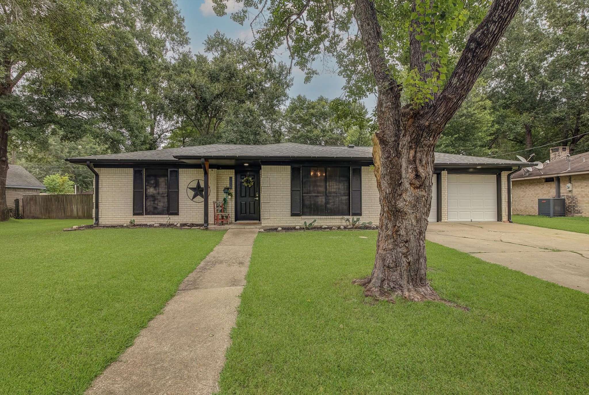 1121 Timberglen DR, Livingston, TX 77351