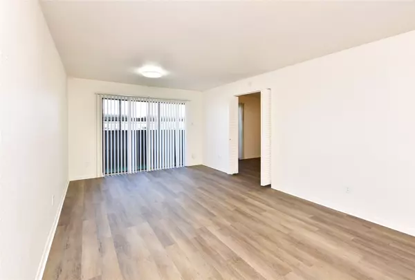 Houston, TX 77042,3035 Walnut Bend LN #15