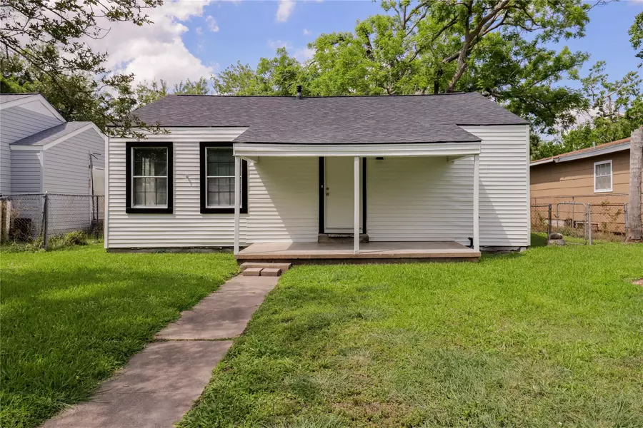 1306 W 6th ST, Freeport, TX 77541