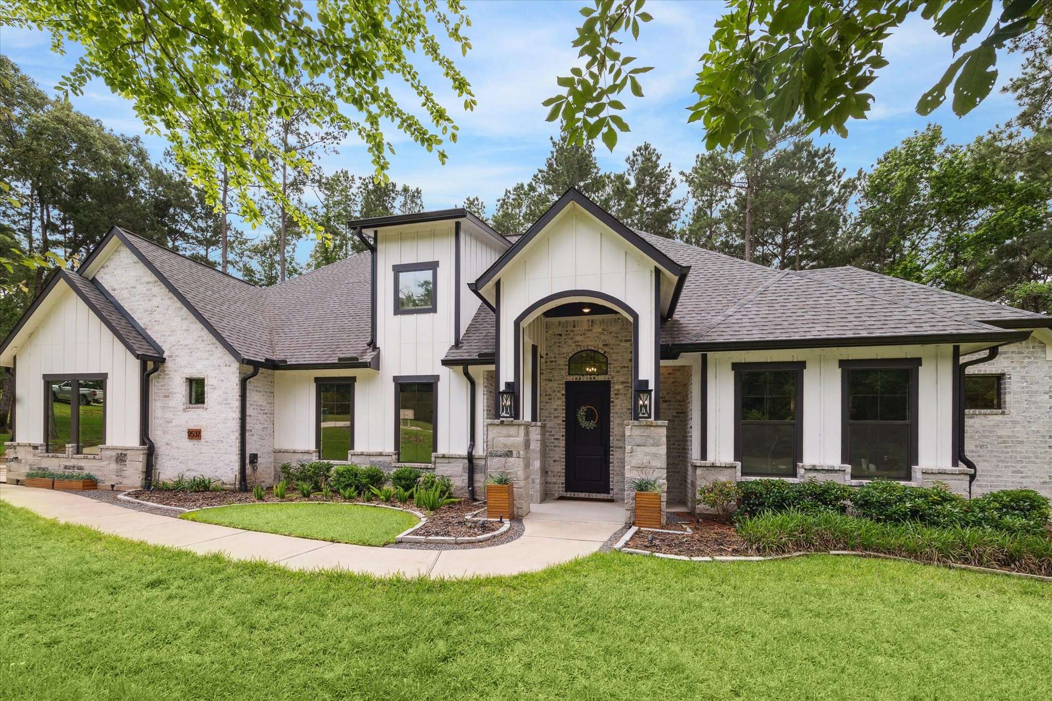 9537 Longmire Oaks DR,  Conroe,  TX 77304