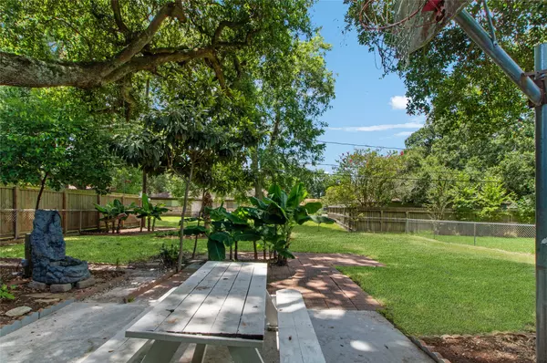 Clute, TX 77531,270 N Shanks ST