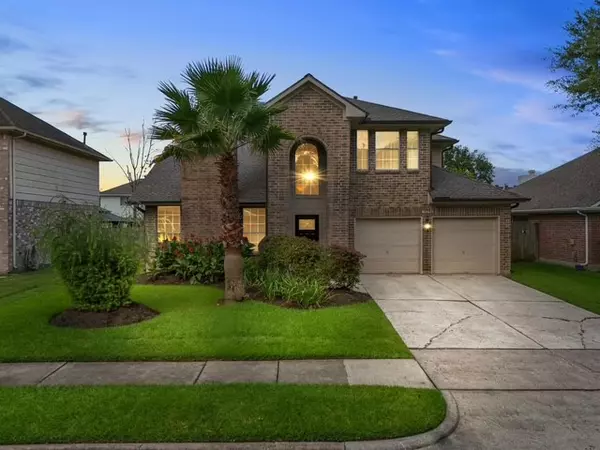 16050 Cedar Gully Dr, Friendswood, TX 77546