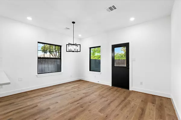 La Porte, TX 77571,422 N 7th AVE