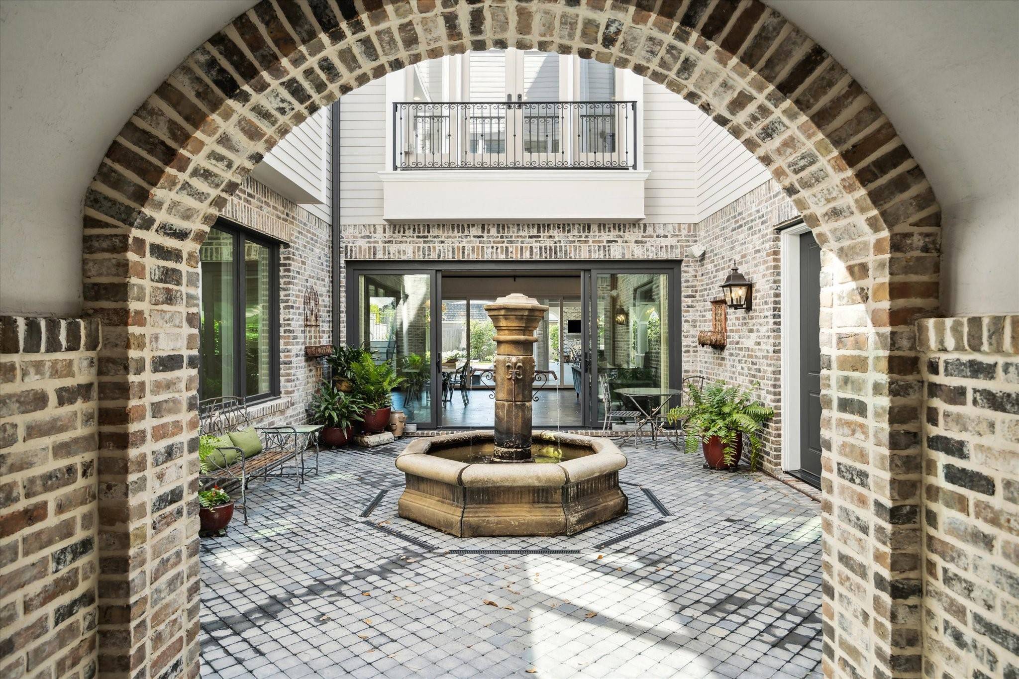 Houston, TX 77008,2222 Oxford ST