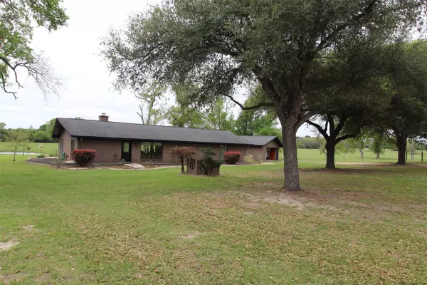 Caldwell, TX 77836,611 Private Road 1007