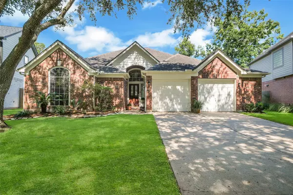 2858 Five Oaks DR, Missouri City, TX 77459