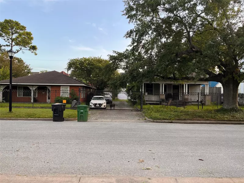 731 E 8th 1/2 ST, Houston, TX 77007