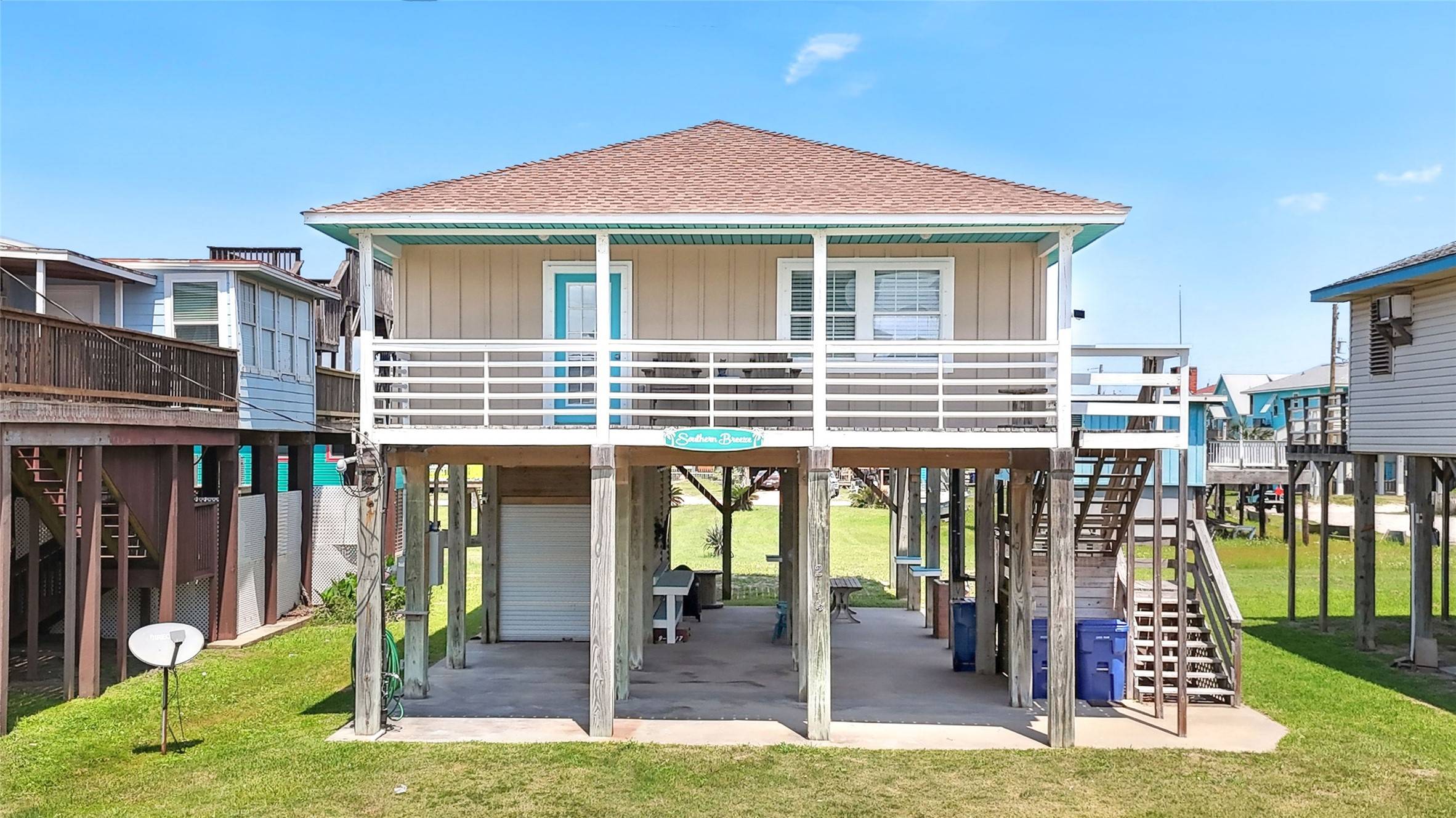 214 Sand Dune CT, Surfside Beach, TX 77541