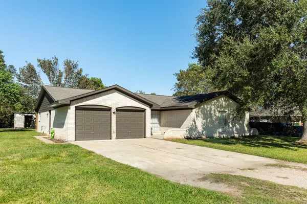 Jones Creek, TX 77541,114 Singleton ST