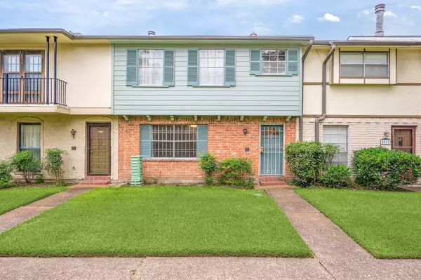 4020 Laura Leigh DR, Friendswood, TX 77546