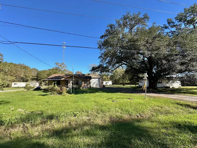 2812 Reins Rd, Beaumont, TX 77713