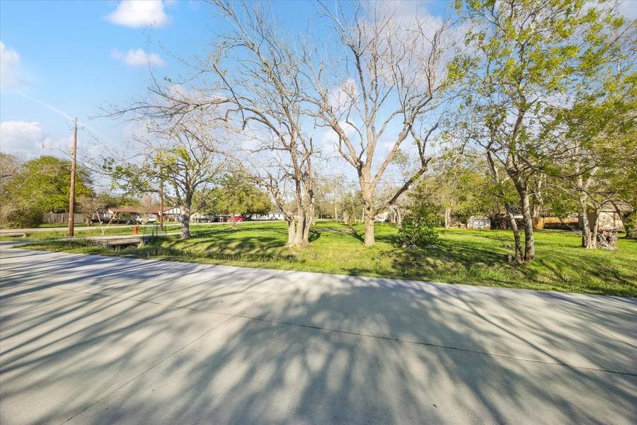 3109 Texas AVE, Dickinson, TX 77539