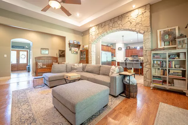 La Vernia, TX 78121,907 Ridge LN