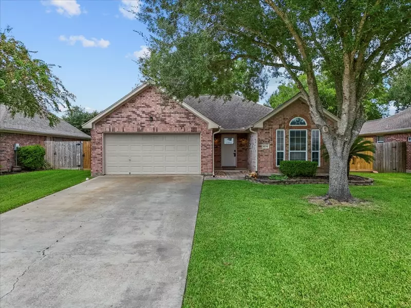 4234 Chisholm TRL, Santa Fe, TX 77510