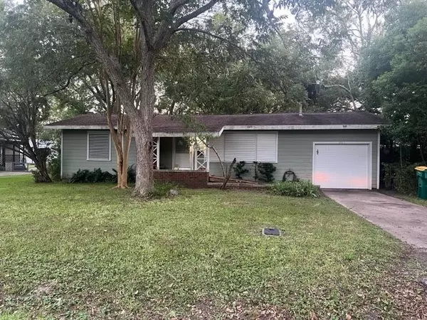 2401 Oaklawn DR,  La Marque,  TX 77568
