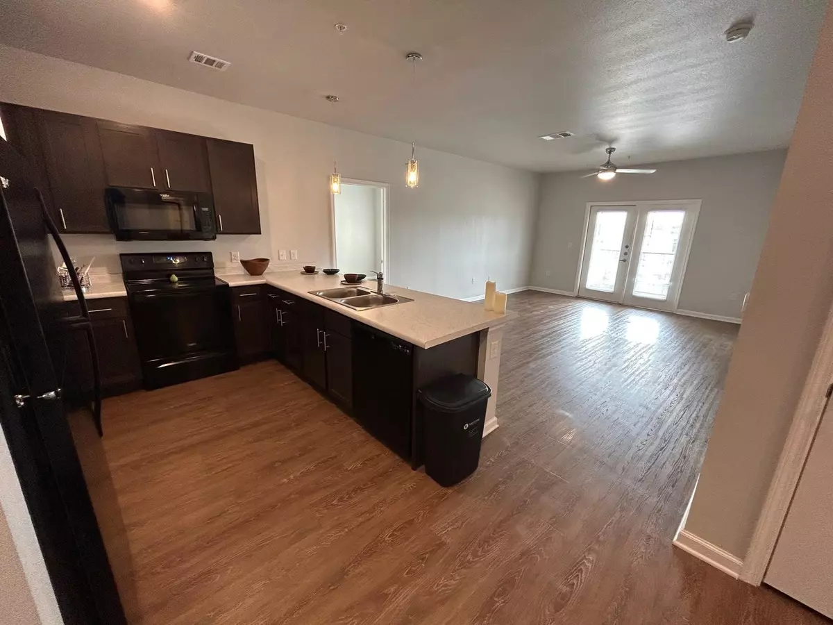 Houston, TX 77018,2136 W 34th St #131