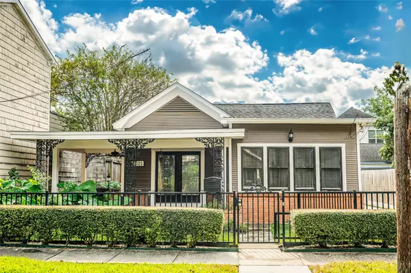 1021 Nadine ST, Houston, TX 77009