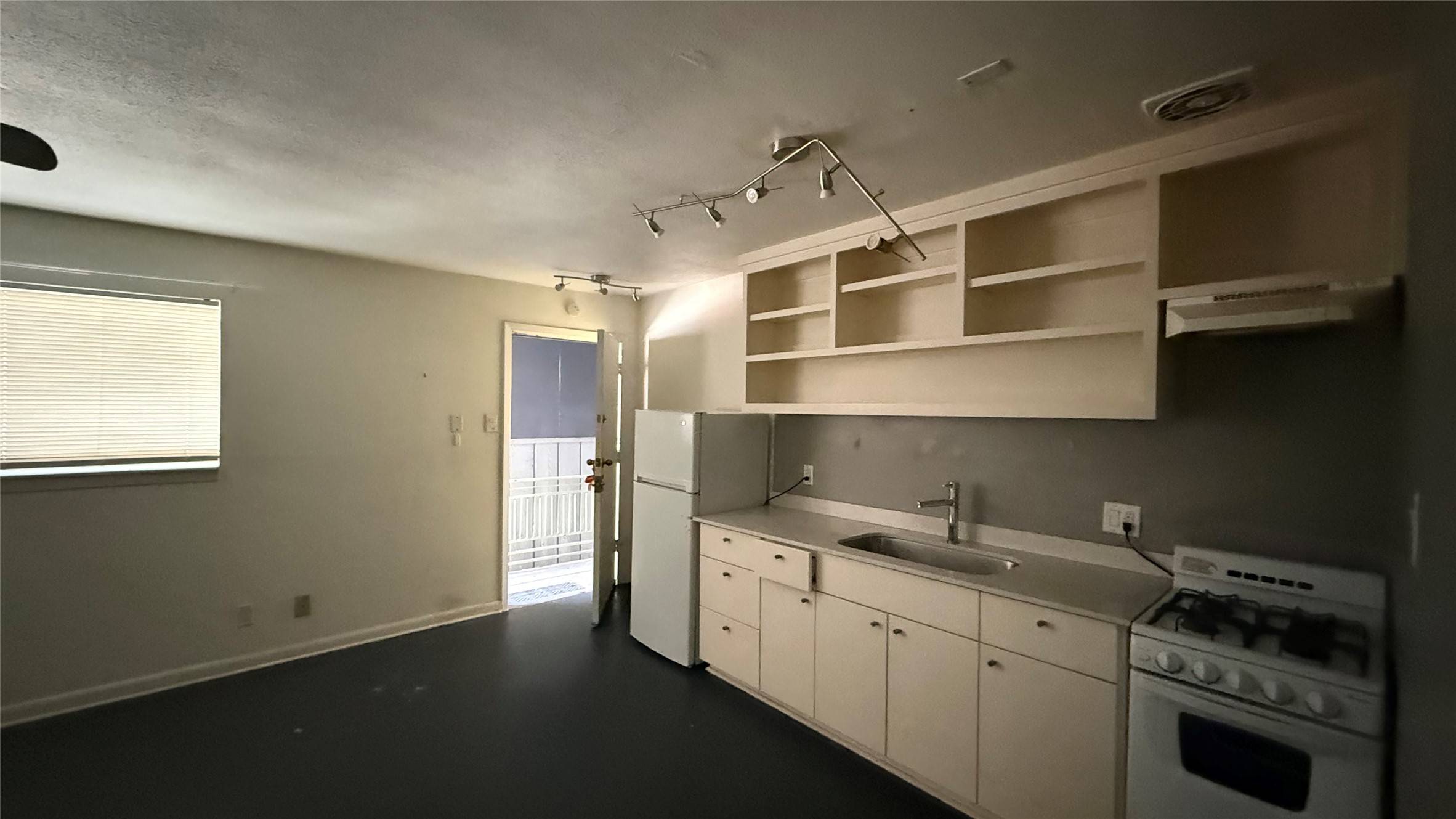 219 West Alabama #32, Houston, TX 77006