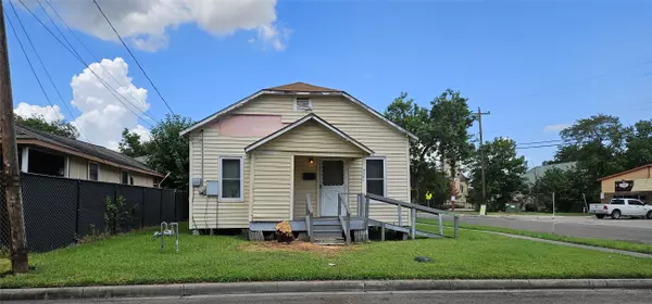 2001 Maryland ST, Baytown, TX 77520