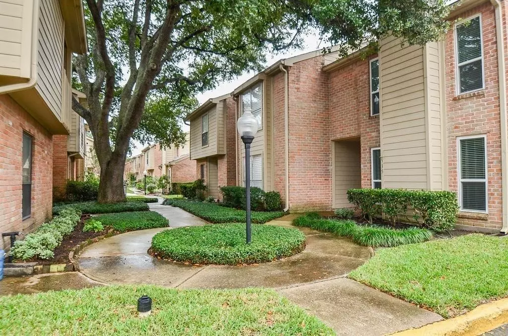 Houston, TX 77024,939 Memorial Village DR #38