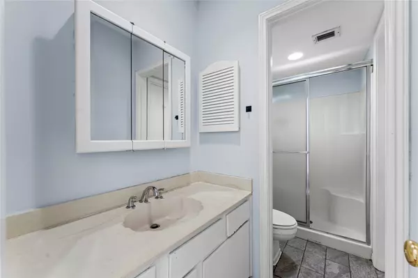 Houston, TX 77024,939 Memorial Village DR #38