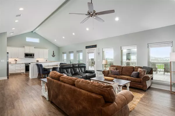 Crystal Beach, TX 77650,950 Copacabana DR