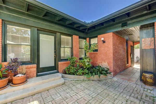 Houston, TX 77006,1001 Bomar ST #B