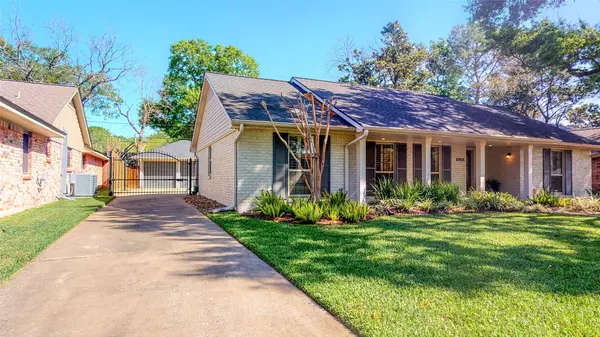 Houston, TX 77043,10406 Raritan DR