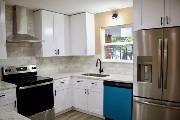 206 Hillcrest DR, Conroe, TX 77303