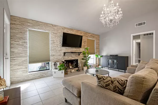 9707 Richmond AVE #112, Houston, TX 77042