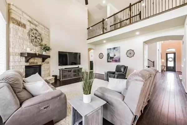 902 Longleaf CT, Friendswood, TX 77546