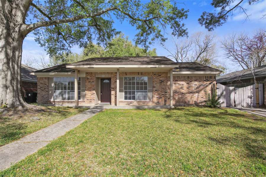 959 Wavecrest LN, Houston, TX 77062
