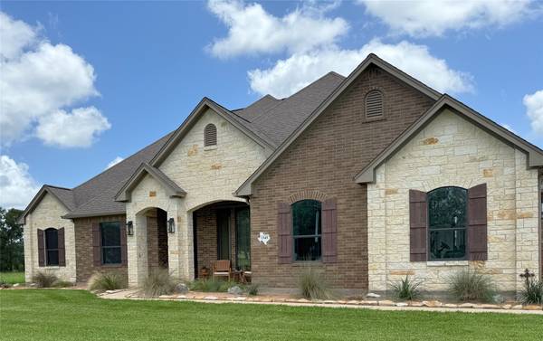 1549 Frontier TRL, Angleton, TX 77515