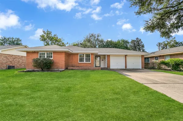 822 Alyse ST, Deer Park, TX 77536