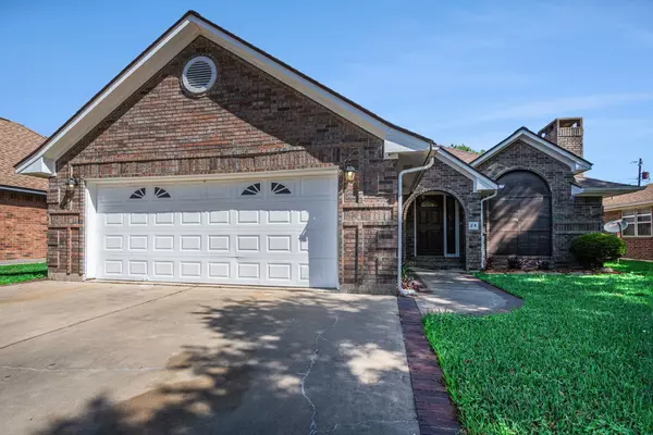39 Alexander CT, Angleton, TX 77515