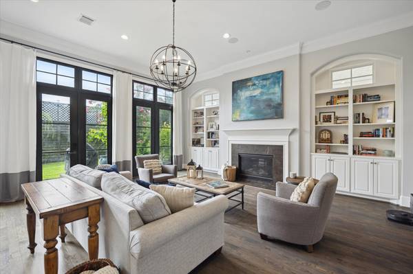 1124 Mosaico LN, Houston, TX 77055